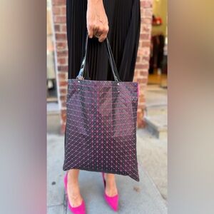 ISSEY MIYAKE BAO BAO Tote Pink and Black NWOT in excellentt condition.